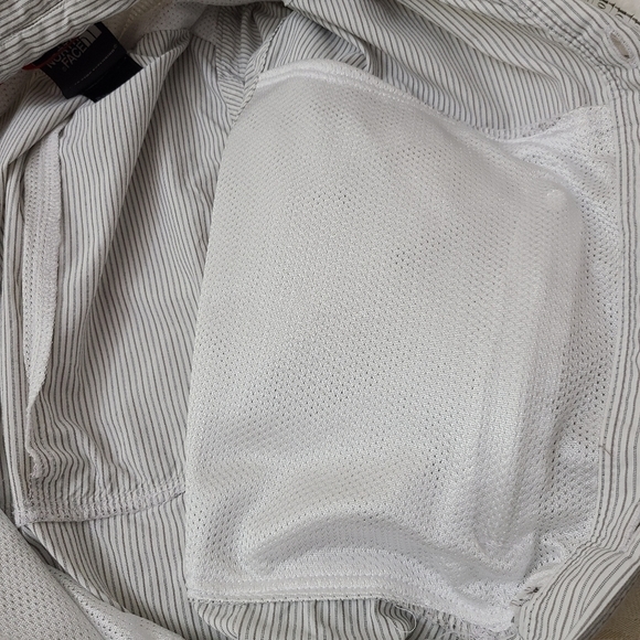 THE North Face pinstripes button-down long-sleeve relaxed fit shirt, M (PTP 20") - Picture 11 of 15